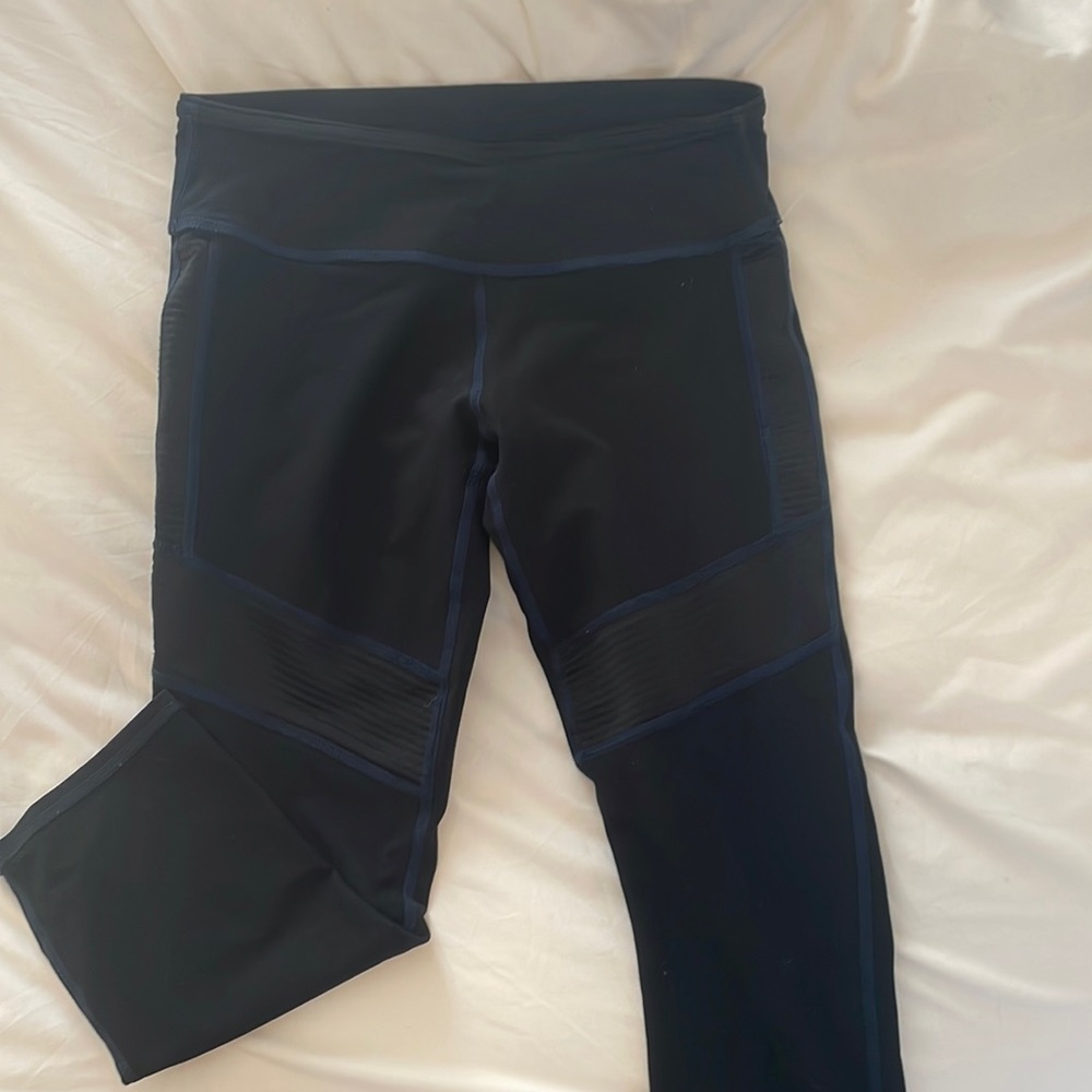 Fabletics size 4, capri leggings